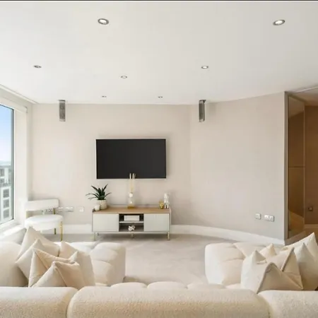 Chelsea Harbour Two En-Suite Bed Apartment